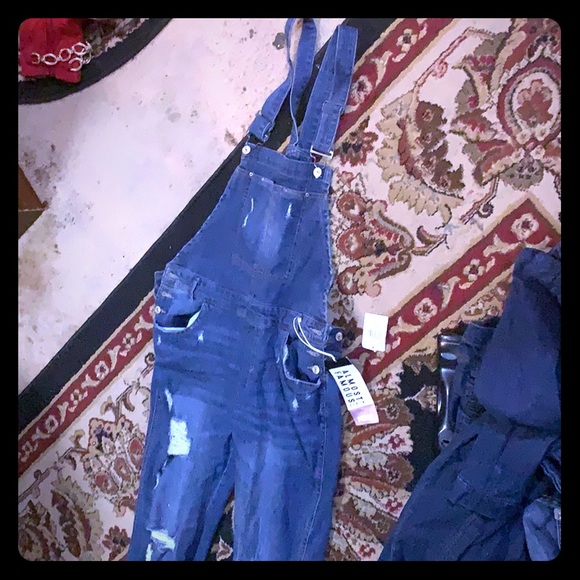 Too Small. - Picture 1 of 2